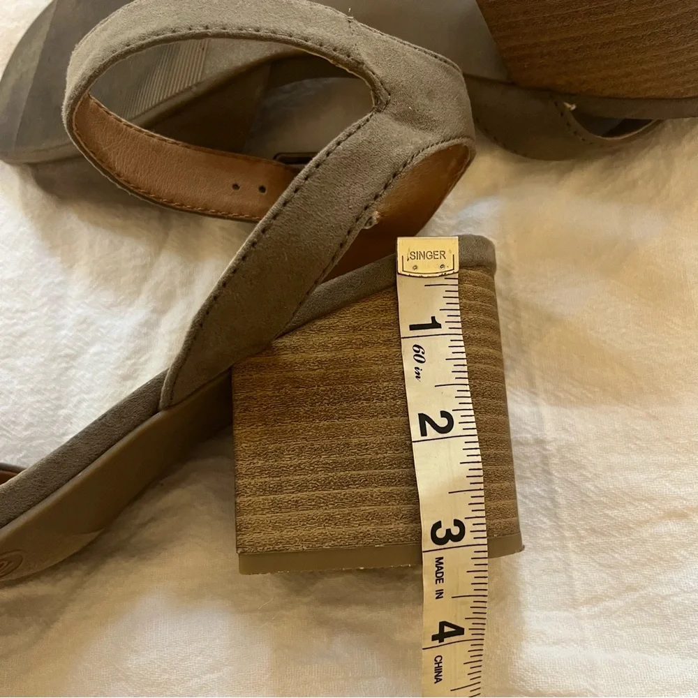 Universal Thread Faux Suede Tan Block Heels size 10